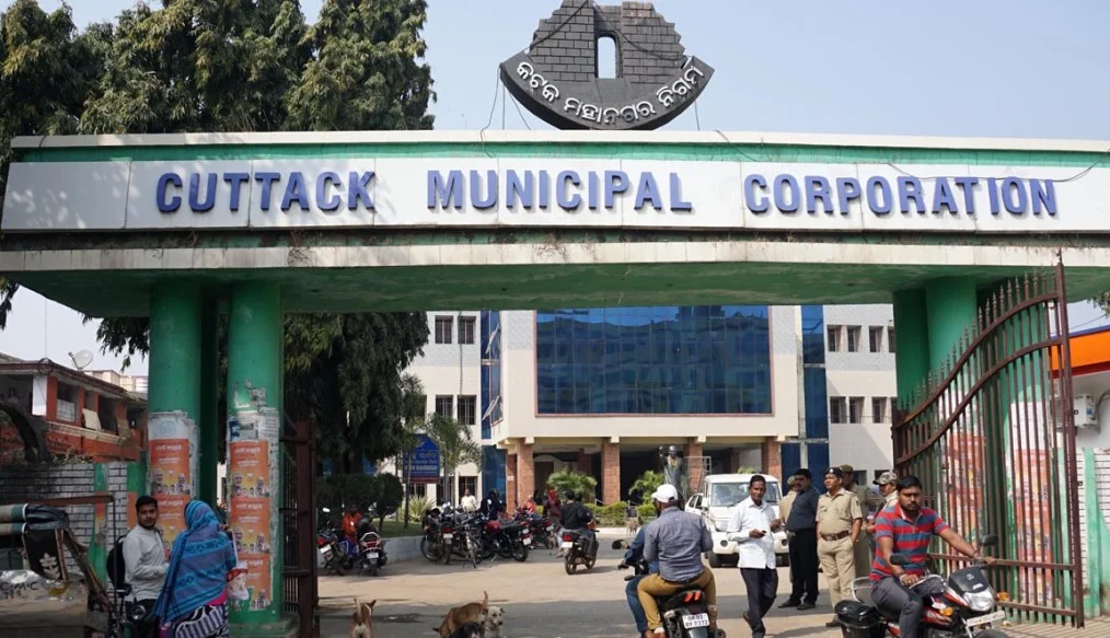 କ୍ଷୀର ଭ୍ୟାନ ଏବଂ ବେକେରୀ ଉପରେ CMC ର ଚଢାଉ; ଲ୍ୟାବ ପରୀକ୍ଷା ପାଇଁ ନମୁନା ପଠାଗଲା