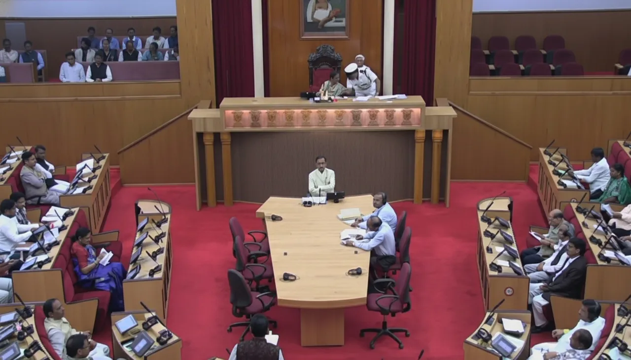 ୨୦ ଜଣରୁ କମ୍ ଛାତ୍ରଛାତ୍ରୀ ଥିବା ସ୍କୁଲ ଖୋଲିବେ କି ଓଡ଼ିଶା ସରକାର? ସ୍ପଷ୍ଟ କଲେ ମନ୍ତ୍ରୀ