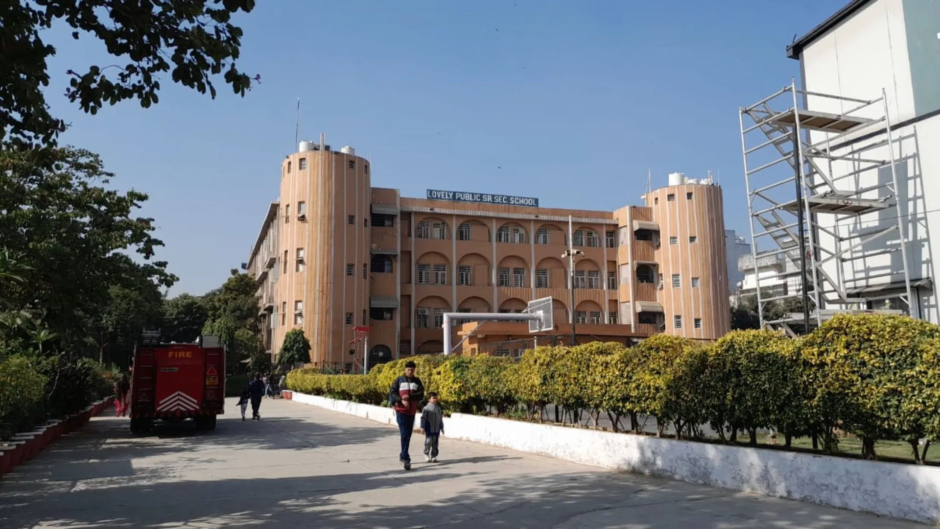 ଦିଲ୍ଲୀର ଅନେକ ସ୍କୁଲକୁ ପୁଣି ବୋମା ଧମକ, ସର୍ଚ୍ଚ ଅପରେସନ ଜାରି