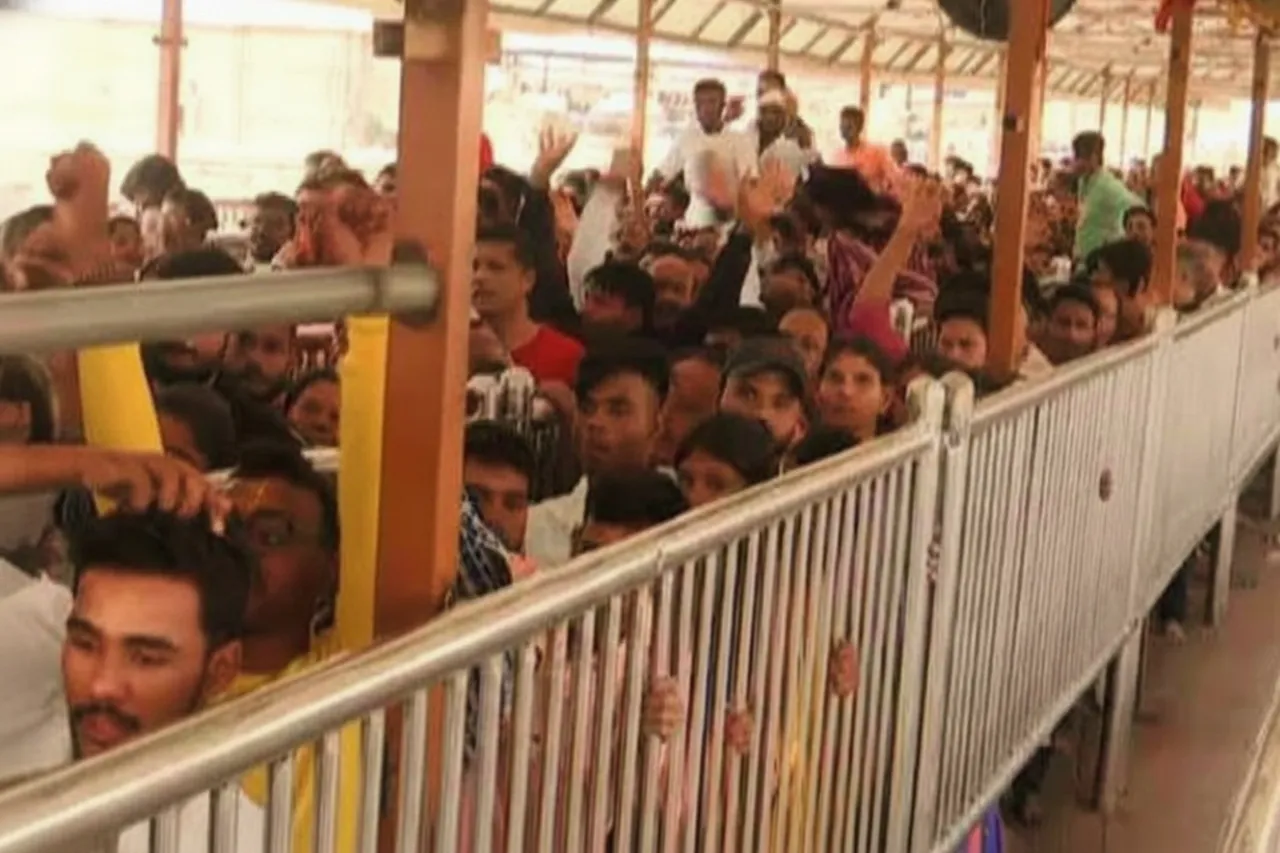 ପୁରୀରେ ନୂତନ ବର୍ଷର ଭିଡ଼, ପ୍ରଭୁ ଜଗନ୍ନାଥଙ୍କ ଦର୍ଶନ ପାଇଁ ଭକ୍ତଙ୍କ ଧାଡ଼ି ଲାଗିଛି