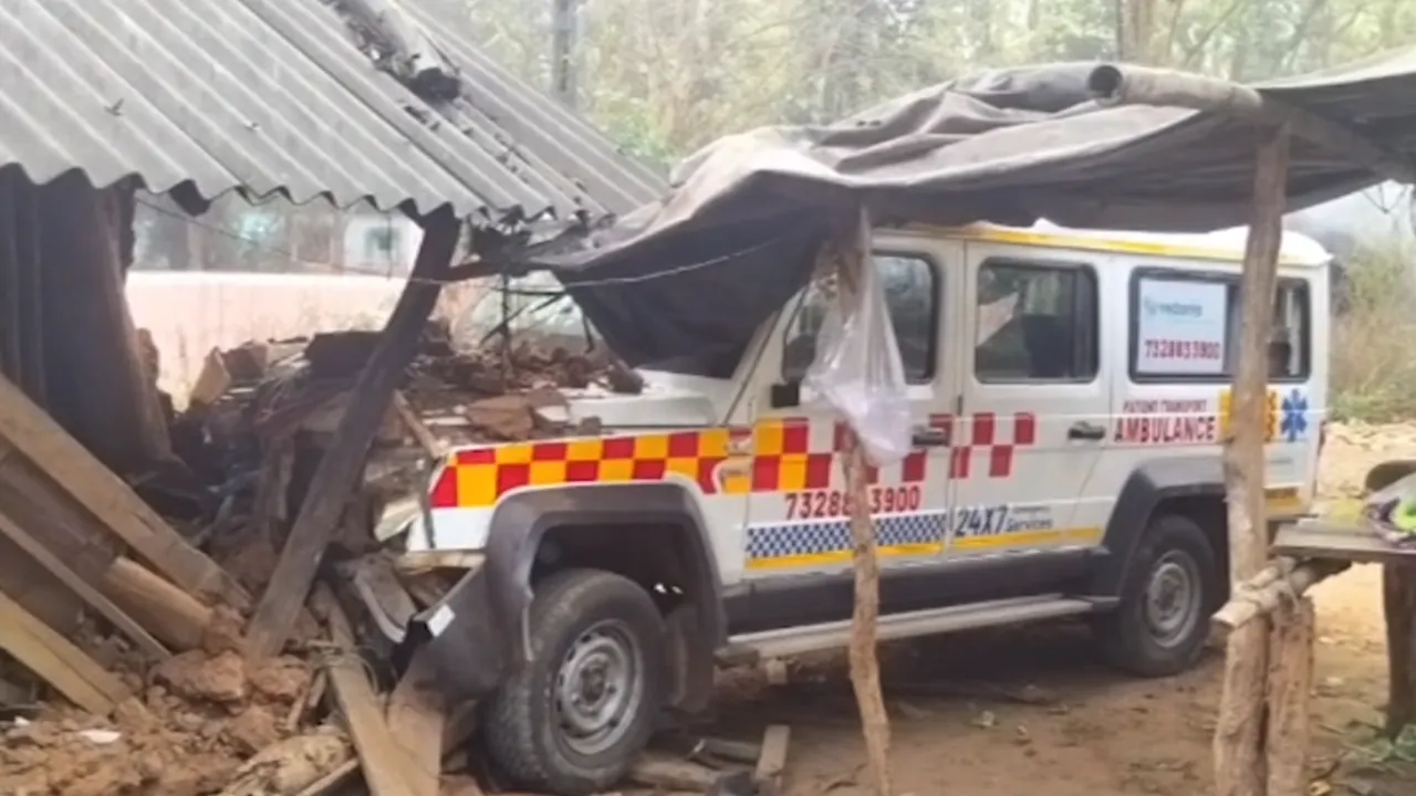 ଘର ଭିତରକୁ ପଶିଗଲା ଆମ୍ବୁଲାନ୍ସ, ୩ ଜଣ ଗୁରୁତର