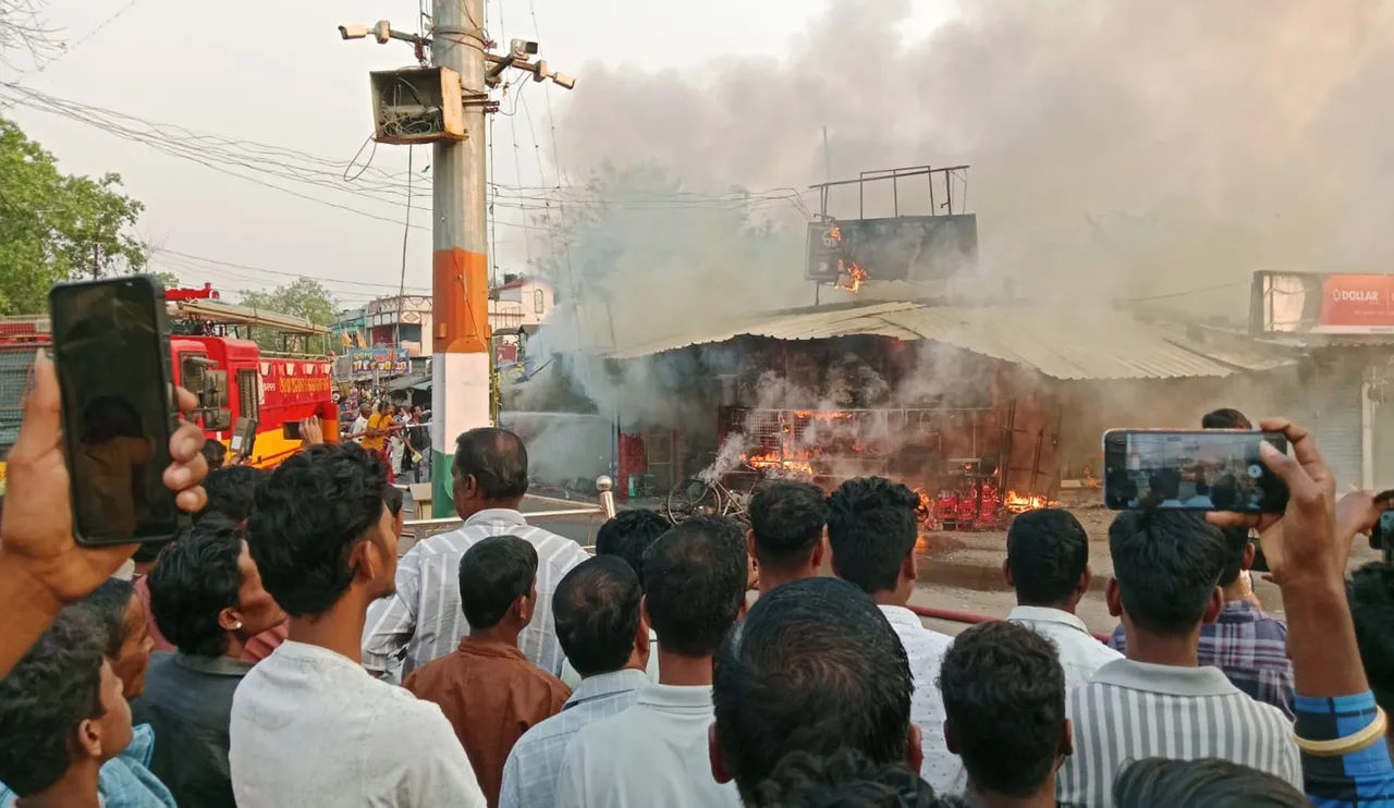 ଅନୁଗୁଳରେ ଏଲପିଜି ସିଲିଣ୍ଡର ବିସ୍ଫୋରଣ ପରେ ଭୟଙ୍କର ଅଗ୍ନିକାଣ୍ଡ