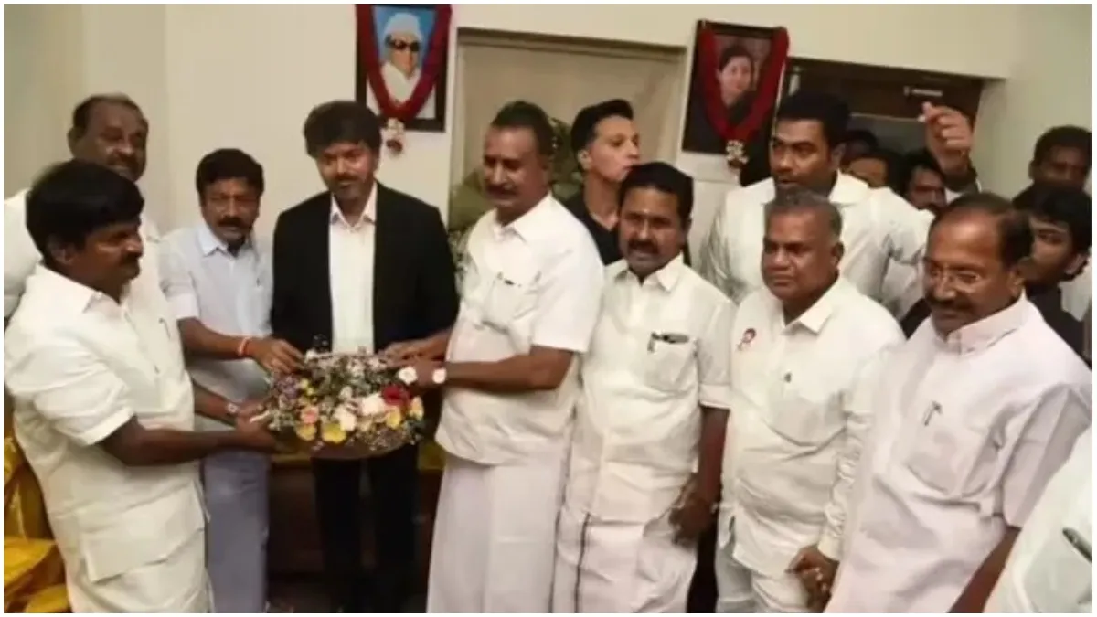 ଫ୍ଲୋର ଟେଷ୍ଟ ପୂର୍ବରୁ ତାମିଲନାଡୁ ମୁଖ୍ୟମନ୍ତ୍ରୀ ଏଆଇଏଡିଏମ୍କେ ବିଧାୟକଙ୍କ ସହ ଗୁରୁତ୍ୱପୂର୍ଣ୍ଣ ବୈଠକ