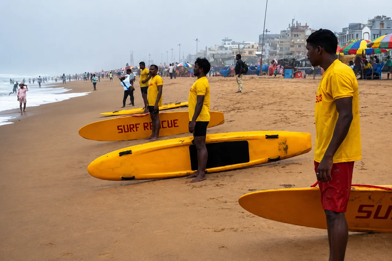 ରଥଯାତ୍ରା 2026: ପୁରୀ ବେଳାଭୂମି ସୁରକ୍ଷା କଡ଼ାକଡ଼ି, ଲାଇଫଗାର୍ଡମାନେ ମକ୍ ରେସକ୍ୟୁ ଡ୍ରିଲ୍ କଲେ