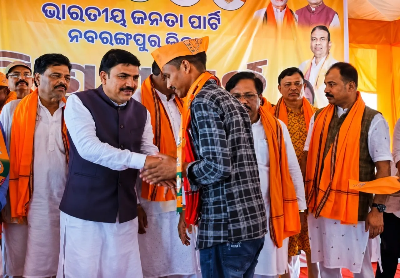 ନବରଙ୍ଗପୁରରେ ୫୦୦ ରୁ ଅଧିକ ବିଜେଡି ଏବଂ କଂଗ୍ରେସ କର୍ମୀ ବିଜେପିରେ ଯୋଗଦେଲେ