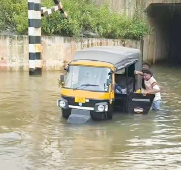ଅଳ୍ପକେ ବର୍ତ୍ତିଲେ ରୋଗୀ ଓ ଅଟୋରିକ୍ସା ଚାଳକ