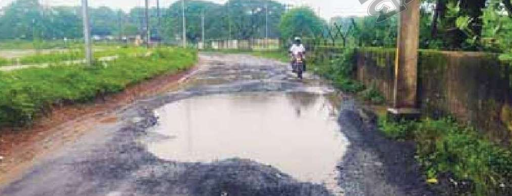 ଖାଲଖମା ଯୋଗୁ ବଢୁଛି ଦୁର୍ଘଟଣା