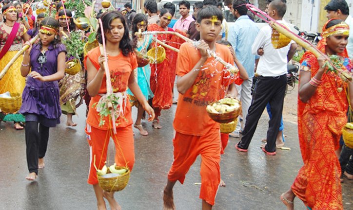ଋତୁସ୍ରାବ (ପିରିୟଡ୍ସ) ସମୟରେ ମହିଳାମାନେ କାଉଡ଼ ଯାତ୍ରା କରିପାରିବେ କି? ଜ୍ୟୋତିଷାଚାର୍ଯ୍ୟଙ୍କଠାରୁ ଜାଣନ୍ତୁ ଧାର୍ମିକ ମାନ୍ୟତା