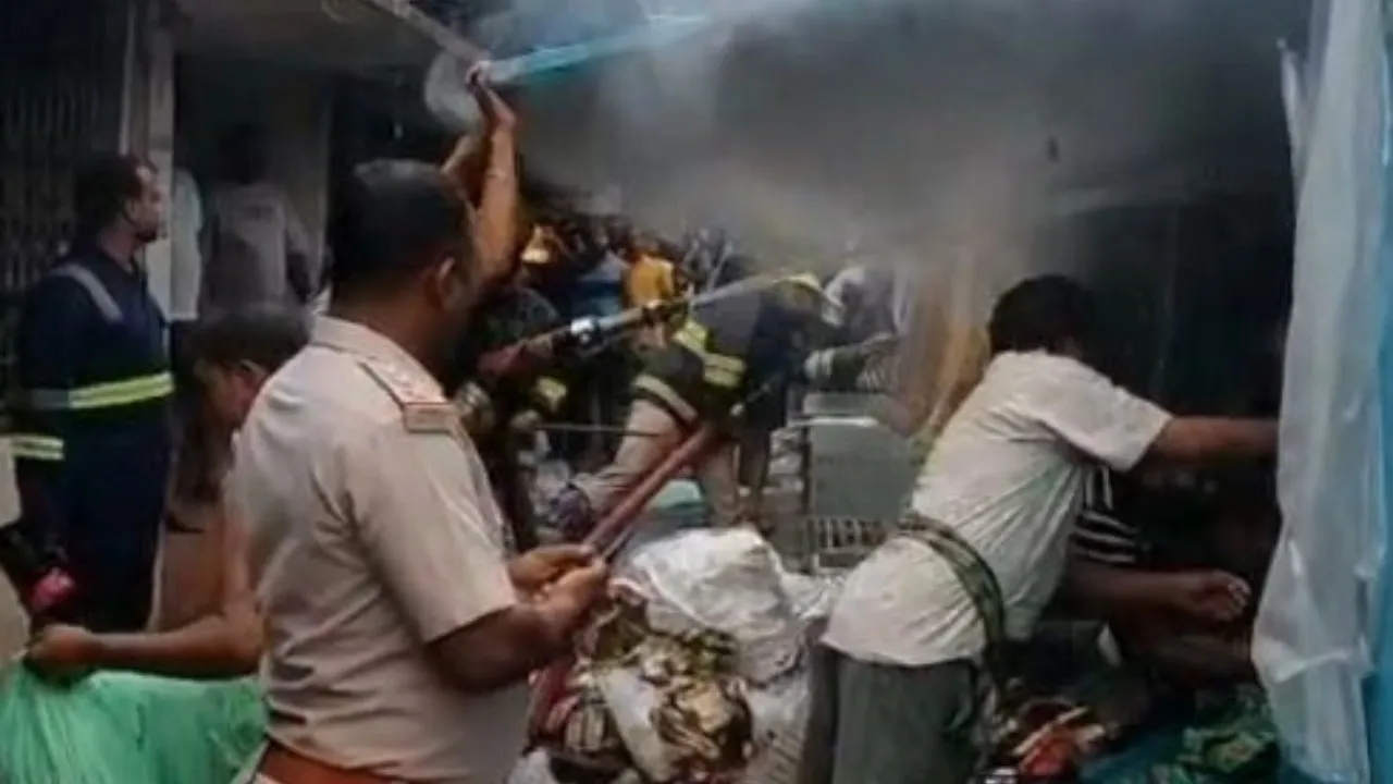 ଭୁବନେଶ୍ୱର ୟୁନିଟ୍-୧ ମାର୍କେଟ୍‌ରେ ଭୟାବହ ଅଗ୍ନିକାଣ୍ଡ, ପୋଡ଼ିଗଲା ୨ଟି ଦୋକାନ