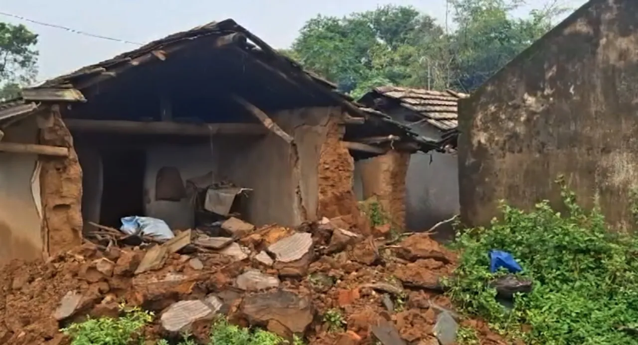 କେନ୍ଦୁଝରରେ ବର୍ଷାର ତାଣ୍ଡବ: ୬୦ରୁ ଅଧିକ ଘର କ୍ଷତିଗ୍ରସ୍ତ, ସୁରକ୍ଷିତ ସ୍ଥାନକୁ ଗଲେ ପରିବାର