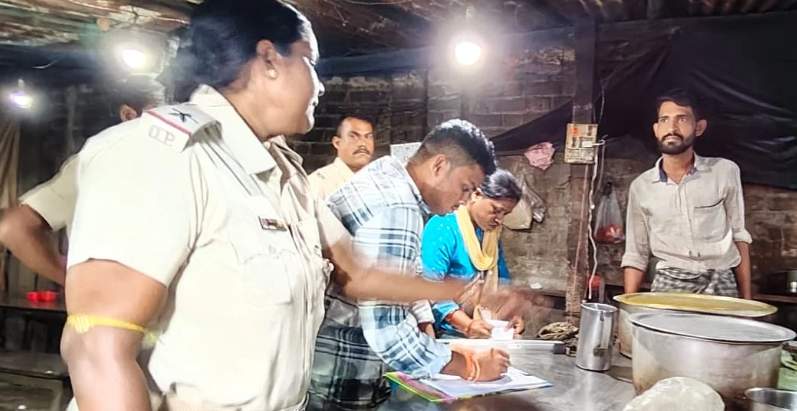 ଅନୁଗୋଳ ସହରରେ ବିକ୍ରି ହେଉଥିଲା ବାସୀ ଖାଦ୍ୟ, ଖାଦ୍ୟ ସୁରକ୍ଷା ବିଭାଗର ଚଢ଼ାଉ