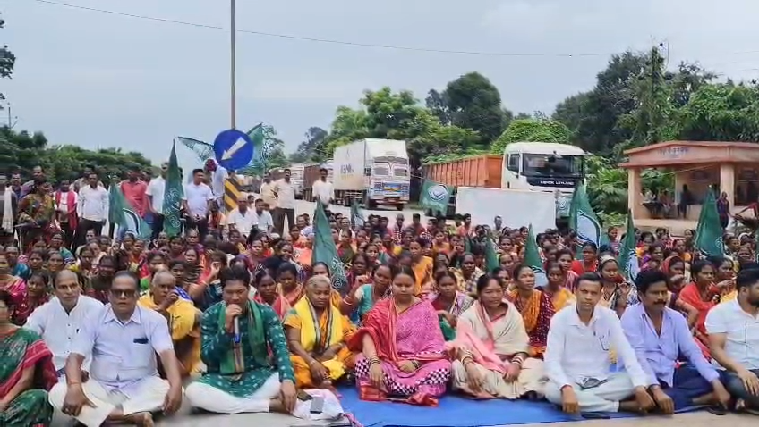 ଜମରଡିହ ସ୍ୱାସ୍ଥ୍ୟକେନ୍ଦ୍ର ଚାଲୁ ଦାବିରେ ୧୨ ଘଣ୍ଟିଆ ରାଜପଥ ଅବରୋଧ